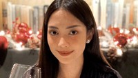 Membintangi berbagai judul sinetron populer. Ririn Dwi Ariyanti selalu tampil cantik dan modis tak hanya di lokasi syuting, tapi juga saat jalan-jalan dan makan. Foto: Instagram @ririndwiariyanti