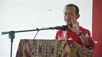 Ada berbagai hal yang dibahas Bahlil saat berbicara di hadapan mahasiswa, mulai dari mendorong para mahasiswa untuk menjadi pengusaha hingga menjelaskan pentingnya UU CK bagi penciptaan lapangan kerja. 