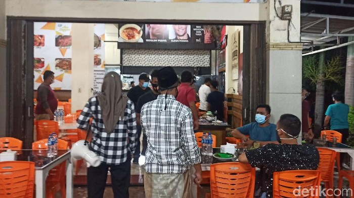 Salah satu warkop yang disegel Satgas Covid-19 Banda Aceh (Agus Setyadi/detikcom)