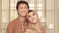 Syahrini menikah dengan Reino Barack yang merupakan mantan kekasih dari Luna Maya. Foto: Instagram @princessyahrini