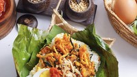  Sesuai namanya restoran Sego Daun di Tanjung Duren, fokus menyajikan aneka menu nasi bakar sedap. Ada nasi bakar cumi gondrong, sampai nasi bakar ayam bumbu Bali yang berempah. Foto: Sego Daun 