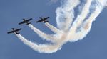 Aksi Pesawat Tempur Bermanuver di Langit Rusia