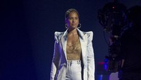 Alicia Keys mencuri perhatian di BBMA 2021. (Foto: Aaron Poole) 