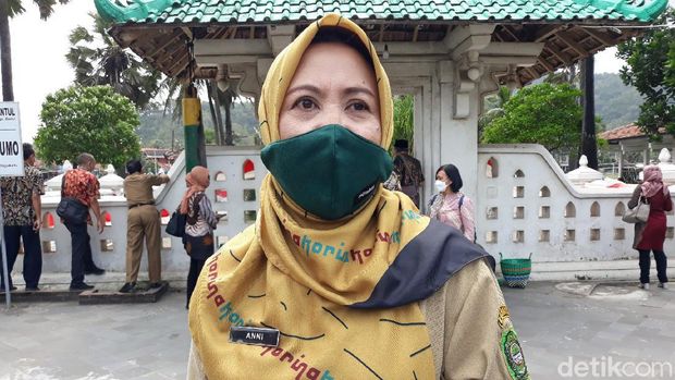 Sekretaris Dispar Kabupaten Bantul Annihayah saat memberikan keterangan