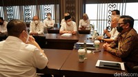 Walaupun sudah mengantongi mayoritas dukungan, Arsjad Rasjid mengatakan bahwa ia masih akan terus berkeliling, menyambangi para pemegang hak suara, yakni pimpinan Kadin-Kadin daerah dan asosiasi. Karena, sampai sebelum pemilihan ketua umum digelar, masih banyak hal yang bisa terjadi.