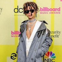 Leher rapper Iann Dior disesaki dengan tumpukan kalung berlian statement. yey or nay? (Foto: Instagram/@bbmas))