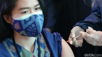 BCA juga berkomitmen memberikan vaksin untuk keluarga karyawan sesuai proses yang ditentukan oleh pemerintah.