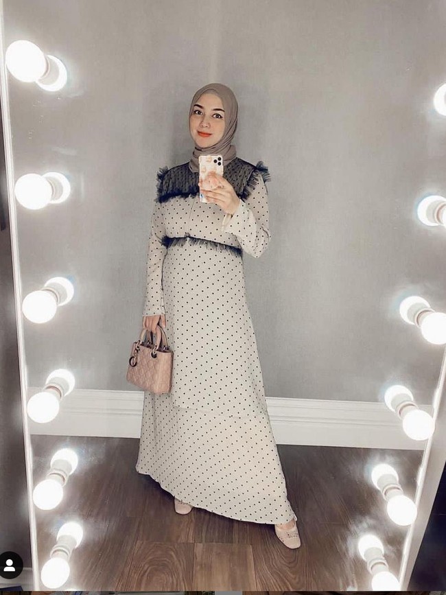 Lima bulan menjalani diet sehat dengan tetap mengutamakan asupan karbohidrat, protein dan serat, berat badan Citra Kirana pun turun secara signifikan. Foto: Instagram/@citraciki