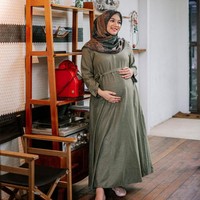 Citra Kirana mengalami kenaikan berat badan drastis saat hamil anak pertamanya, Athar. Bobotnya kala itu mencapai 96 kg. Foto: Instagram/@citraciki