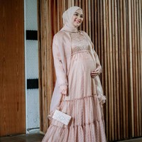 Dalam channel YouTube resminya, bintang ‘Tukang Bubur Naik Haji’ ini mengungkap kalau berat badannya ketika hamil naik hingga 31 kg. Pipinya pun terlihat chubby. Foto: Instagram/@citraciki