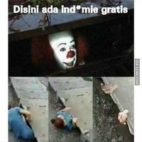 Demi makanan gratis pas tanggal tua segalanya pun rela dikorbankan, termasuk nyawa sekalipun. Sungguh kasihan dan benar-benar bikin iba. Foto: 1cak.com