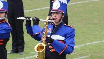 Hayo apa yang ditiup oleh orang itu? Foto: dok reddit.com/confusing_perspective