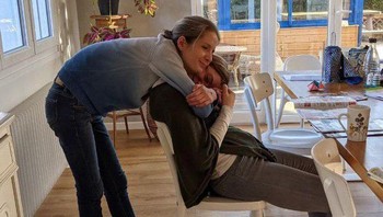 Jadi kepala orang di belakang yang mana? Foto: dok reddit.com/confusing_perspective