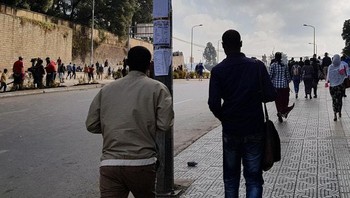 Seolah dua foto yang digabungkan ya... Foto: dok reddit.com/confusing_perspective