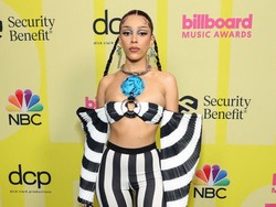 Foto: 7 Artis Berbusana Terburuk di Billboard Music Awards 2021