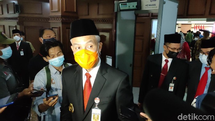 Gubernur Jateng, Ganjar Pranowo di kantornya, Senin (24/5/2021).