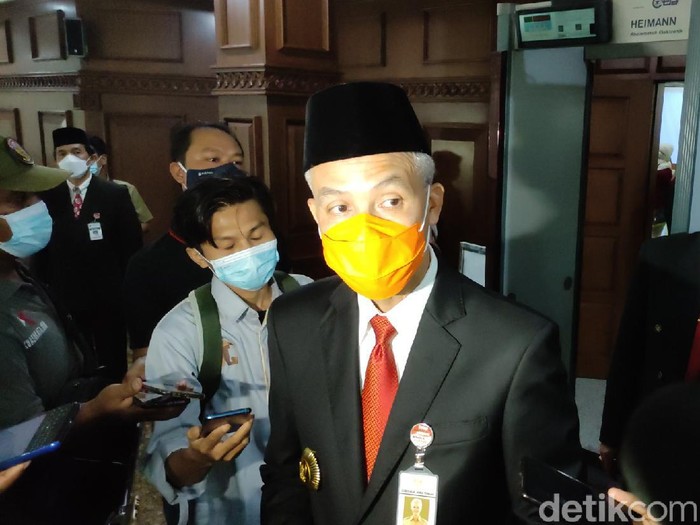 Gubernur Jateng, Ganjar Pranowo di kantornya, Senin (24/5/2021).