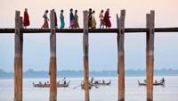 U Bein mendapat predikat sebagai jembatan kayu jati terpanjang dan tertua di dunia. (Getty Images/Istock)