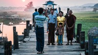 Jembatan ini begitu populer dan selalu ramai oleh pengunjung yang mau berfoto. Foto: (Getty Images/Istock)