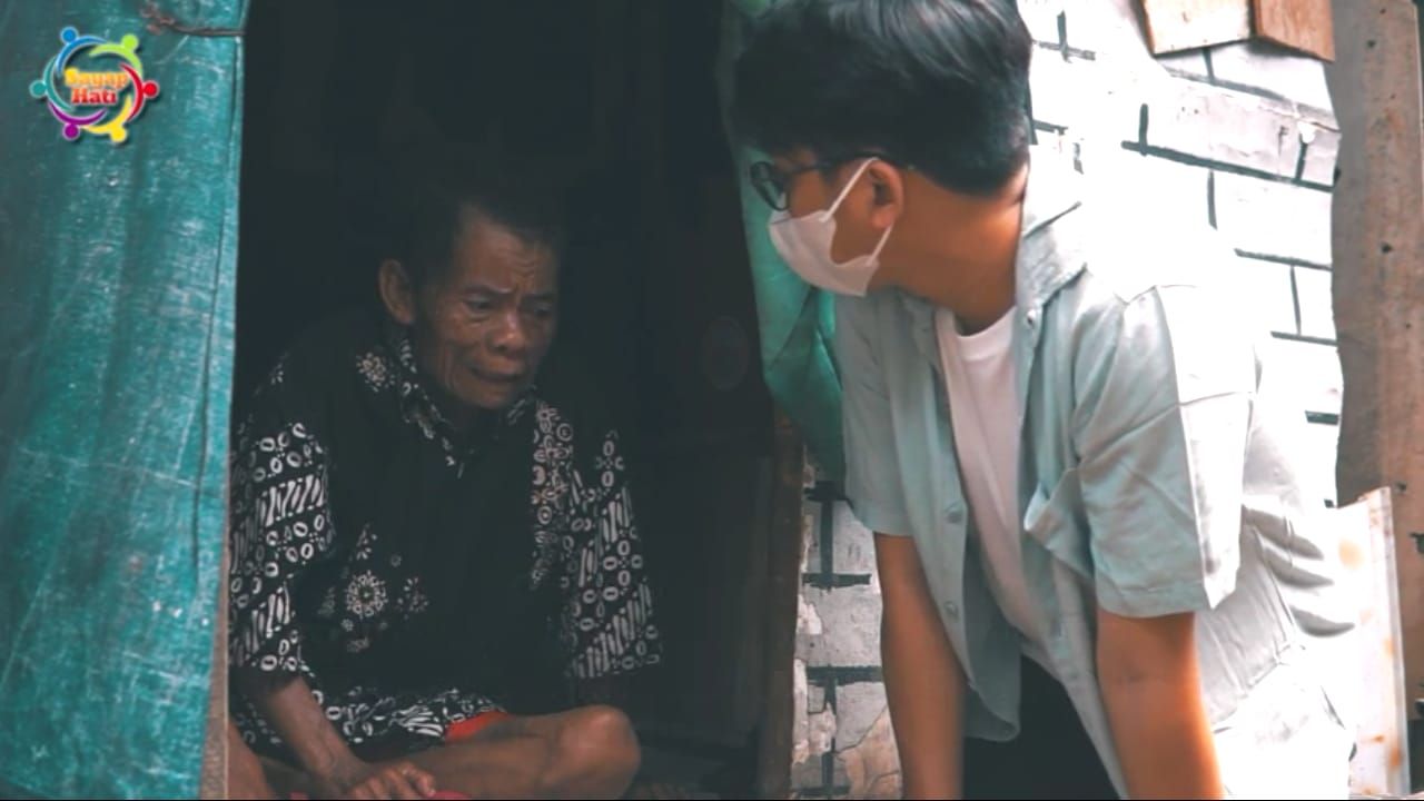Pilu! Kakek 95 Tahun Penjual Pisang Ini Tidur di Dekat Kandang Ayam