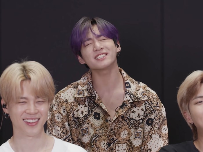 Kemeja Jungkook BTS Mirip Batik Kemeja Jungkook BTS Mirip Batik