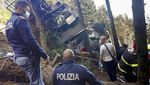 Foto Kereta Gantung Jatuh 14 Tewas di Italia