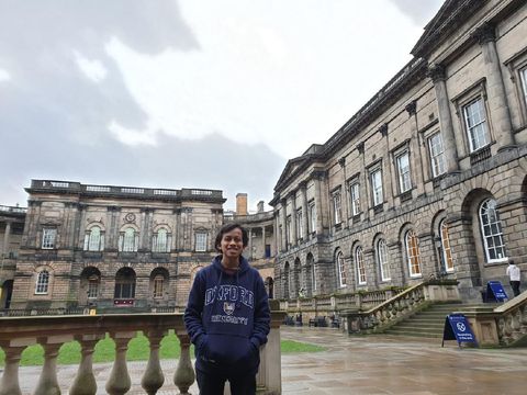 Kisah Angga Fauzan yang berhasil meraih S2 di Edinburgh University.