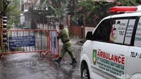 Satu warga yang positif COVID-19 tersebut sebenarnya tidak mengikuti acara buka bersama. Namun, warga tersebut merupakan jemaah di masjid yang biasa digunakan salat berjemaah.