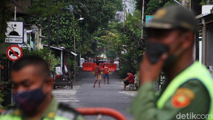 Kasus virus Corona atau COVID-19 di kampung Presiden Joko Widodo (Jokowi) di Kelurahan Sumber, Solo, meluas.