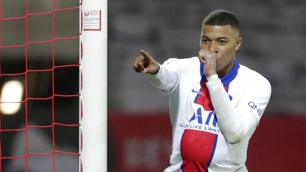 Kylian Mbappe diyakini akan bertahan di PSG (AP/Thibault Camus)