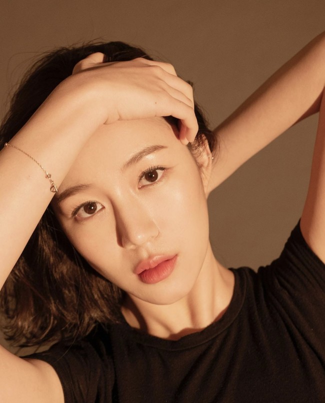 Lee Da In terakhir kali membintangi drama Korea Alice pada 2020. Tahun ini, dia akan segera comeback dengan membintangi drama kerajaan Lovers bersama Namgoong Min dan Ahn Eun Jin. Foto: dok. Instagram xx__dain