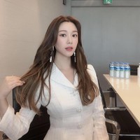 Pasangan ini memiliki selisih umur lima tahun, di mana Lee Seung Gi lebih tua dari Lee Da In. Keduanya kerap menghabiskan waktu bersama saat Lee Seung Gi libur syuting drama Korea Mouse. Foto: dok. Instagram xx__dain