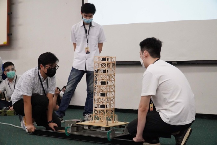 Mahasiswa UK Petra Buat Kompetesi Bangunan Tahan Gempa