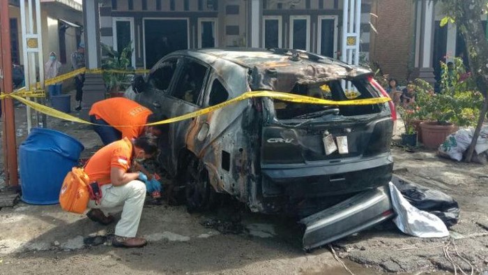Mobil anggota DPRD Tapanuli Tengah dibakar orang tak dikenal (OTK) (dok Istimewa)
