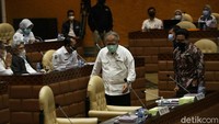 Pemerintah mengajukan draf revisi UU tentang Jalan, terdiri dari 13 bab dan 85 pasal.