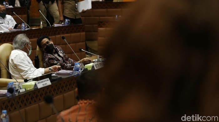 Komisi V DPR RI, menggelar rapat kerja dengan pemerintah yang diwakili Kemendes dan KemenPUPR.