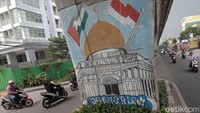 Mural tersebut merupakan bentuk solidaritas warga terhadap rakyat Palestina yang sedang terlibat konflik dengan Israel.