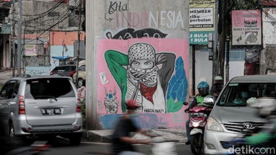 Mural Dukungan Palestina Mejeng di Jalanan Ciledug