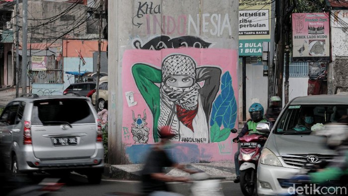 Mural Dukungan Palestina Mejeng di Jalanan Ciledug Beragam cara dilakukan sebagai bentuk solidaritas terhadap warga Palestina. Salah satunya lewat seni mural yang mejeng di kawasan Ciledug.