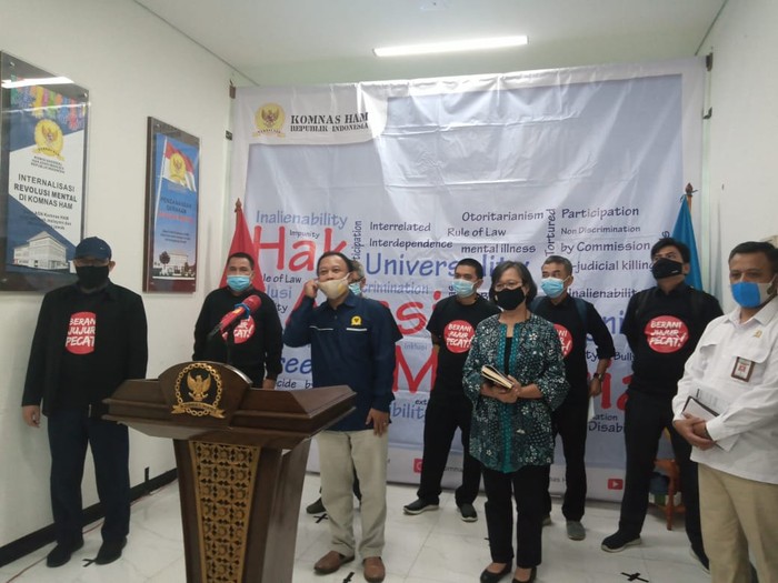 Novel Baswedan dkk di Kantor Komnas HAM (Kadek Melda-detikcom)
