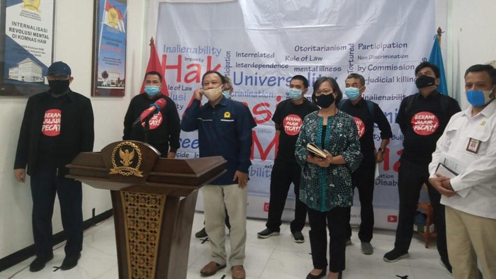 Novel Baswedan dkk di Kantor Komnas HAM (Kadek Melda-detikcom)