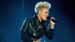 Penampilan Epik P!nk dan Sang Putri di Billboard Music Awards 2021