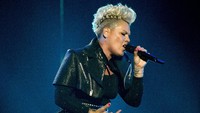 Penampilan P!nk yang tak ada bandingannya di Billboards Music Awards 2021. (Foto: dok. Twitter @BBMAs)  