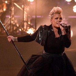 Kritik Maclemore Dukung Palestina di Konser, P!nk Dihujat