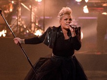 Kritik Maclemore Dukung Palestina di Konser, P!nk Dihujat