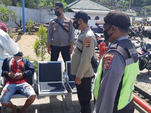 Pemeriksaan Suket Rapid Test COVID-19 di Pelabuhan Lembar Diperketat