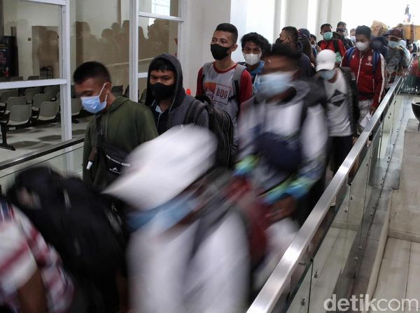 Potret Puncak Arus Balik Penumpang Kapal Laut Pelni