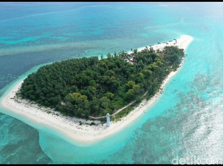 Foto: Pulau Cantik yang Jarang Dijamah Orang di Makassar