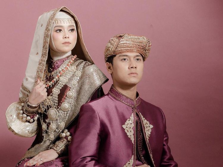 Pesona Lesti Kejora dan 7 Artis Cantik saat Pakai Baju Pengantin Koto Gadang