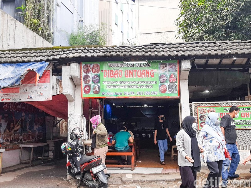 RM Dibao Untuang, ada asam padeh tunjang dan sop daging yang nikmat rasanya.